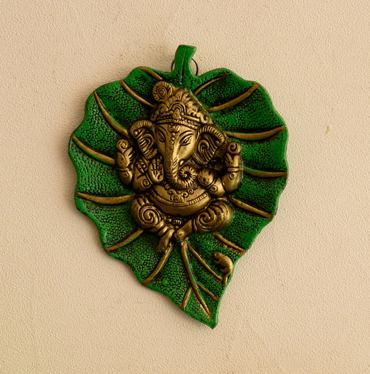 eUtkalcraft Lord Ganesha on Green Leaf